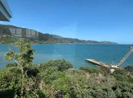 Beach Home with 3 double bedrooms and amazing sea views