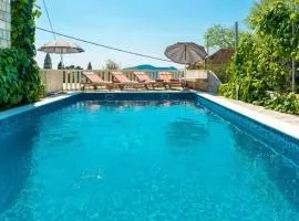 Villa Mia -Three-Bedroom Villa with Swimming Pool