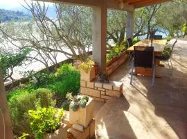 Getaway Beach House-One Bedroom Holiday Home with Terrace and Sea View