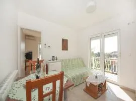 Bertie's Lodge - One Bedroom Apartment with Terrace and Sea View A2
