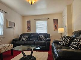 Comfy Getaway minutes from UBS Arena, alojamiento con cocina en Elmont