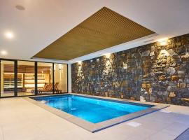 BRIC Wine & Relax, hotel com estacionamento em Vogrsko