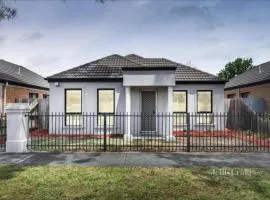 The Lakes Homestead - Shared House