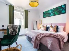 Luxurious Large Townhouse in the Heart of Barbican
