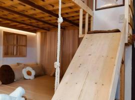 El Nissi Staycation, The Play Cabin, Beside Enchanted Kingdom, chal&eacute; alpino em Santa Rosa