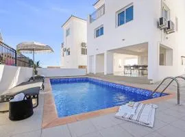 Sanders White Mountains Pool Villas