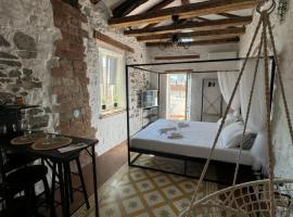 Loving My Rooms 3 - Incantevole monolocale nel centro storico، مكان إقامة مع الخدمة الذاتية لإعداد الطعام في غوريزيا