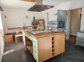 Residence Moai - Gardenview - Business Travel - kostenloser Parkplatz, WLAN, Waschtrockner, Smart TV, Qbo ESSENTIAL, ergonomischer Schreibtisch