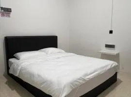 23 Inn Queen Bedroom with share bathroom 102