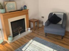 Quaint cottage in Ventnor with sea views、ヴェントナーのホテル