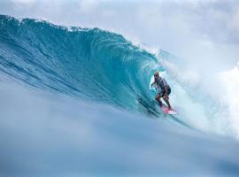 Surf Trip Maldives – hotel w mieście Thulusdhoo