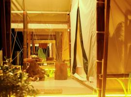 Dear traveller luxury glamping, gæludýravænt hótel í Sidomukti
