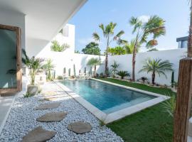 Jurassic Villa Canggu, hotel in Tumbak Bayuh