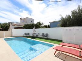 2 apartamentos en una excelente villa de playa compartiendo Piscina y Jardín, hotel i Sagunto