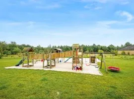 Large 30-Person Holiday Home With Pool And Spacious Activity Room - 5000