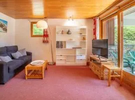 Sherpa 11 on the snow front of Mottaret