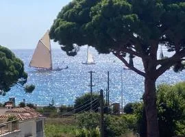 Cannes Sea View, by Beach, Private Room in Shared 3-Bedroom Apartment, Private Bathroom & Balcony Chambre, salle de bain privative & balcon, chez l'habitant