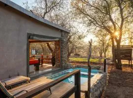 Foxy Crocodile Bush Lodge & Kruger Safari's - No Loadshedding