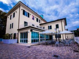 Hotel Butterfly, hotel in Torre del Lago Puccini