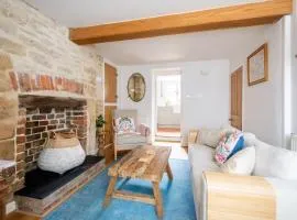 18th Century Cottage in Cirencester with Garden