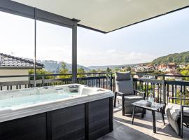 Egge Resort 7c mit Whirpool u Sauna，Altenbeken的有熱水按摩池的飯店