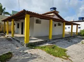 Aconchegante casa perto da praia da Enseada dos Golfinhos OBS não é Jaguaribe