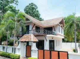 Thai Home 23 3BR near Hollywood