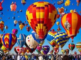 Hot Air Balloon Haven, King Bed, Office, Foosball, Crib