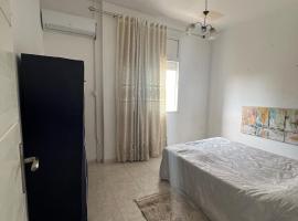 Like home, hotel con estacionamiento en Bir Kassa