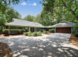 47 Off Shore- Dogs OK, Huge Outdoor Space & Private Pool, FREE Activities Included