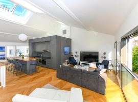 Duplex neuf et très lumineux en plein centre ville、Fourvièreのホテル