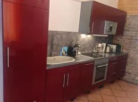 Neu Maisonette Haus jedes Zimmer mit eigenem Bad , Schlafen wie im Hotel mit Einbauküche
