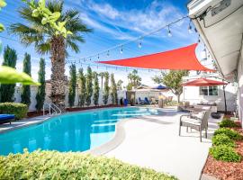 Heated pool, Sports Court, Pool table, King beds, hotel v destinaci Tempe Junction