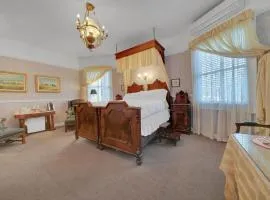 Romantic Victorian Getaway The Blue Room