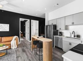 Chic Music Row Condo Rooftop Deck with City View Gym Office and More, acomoda&ccedil;&atilde;o em condom&iacute;nio em Nashville