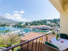 Apartments & Rooms Mihajica- Comfort Studio Apartment with Balcony and Sea View