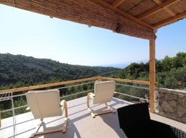 Greenside Cottage Lumi-Two Bedroom Holiday Home with Terrace and Sea view, hotel in Vela Luka