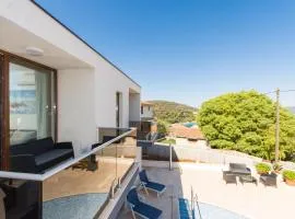 Villa LA-Comfort One Bedroom Apartment with Sea View Terrace 2