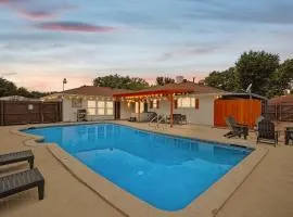 5-BR Relaxing Retreat with Pool Hot tub Fire Pit