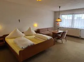 Doppelzimmer Heimatliebe mit schönem Balkon - Pension Hauber