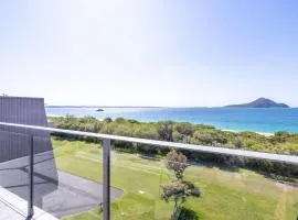 Luskin Lodge 11 stunning water views