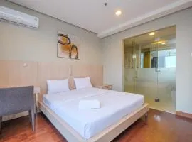 Exclusive and Comfy Studio Kemang Mansion Apartment By Travelio