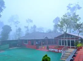 Coffee Crown Homestay - 1KM Falls, Home Food & Coffee Estate