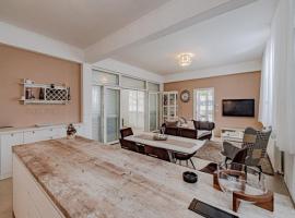 Villa Ponar with Swimming Pool, Hotel in Kučište