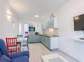 Apartment Karlo - Two Bedroom Apartment with Balcony Matani, Hotel in Kaštela