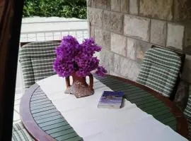Apartments Maria Kolo ep- Three Bedroom Apartment with Backyard Terrace and Sea View
