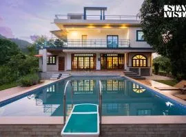 StayVista at FarmVille with Mountain View, Pool