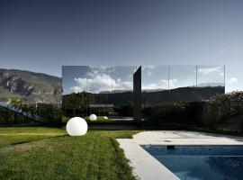 Mirror Houses, villa in Bolzano
