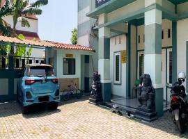 Acintyya Homestay Syariah RedPartner、カラワンのホテル