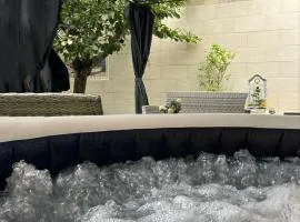 CARCASSONNE Studio avec Jacuzzi y piscina